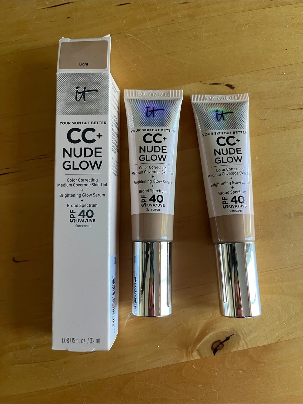 it cosmetics CC+ Nude Glow Color Correcting Tint - Light Beige